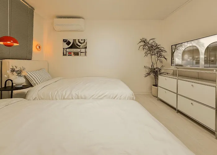 1-minute Mangwon Station,hongik Univ Station, For 5, Mangwon Market, Family-friendly *